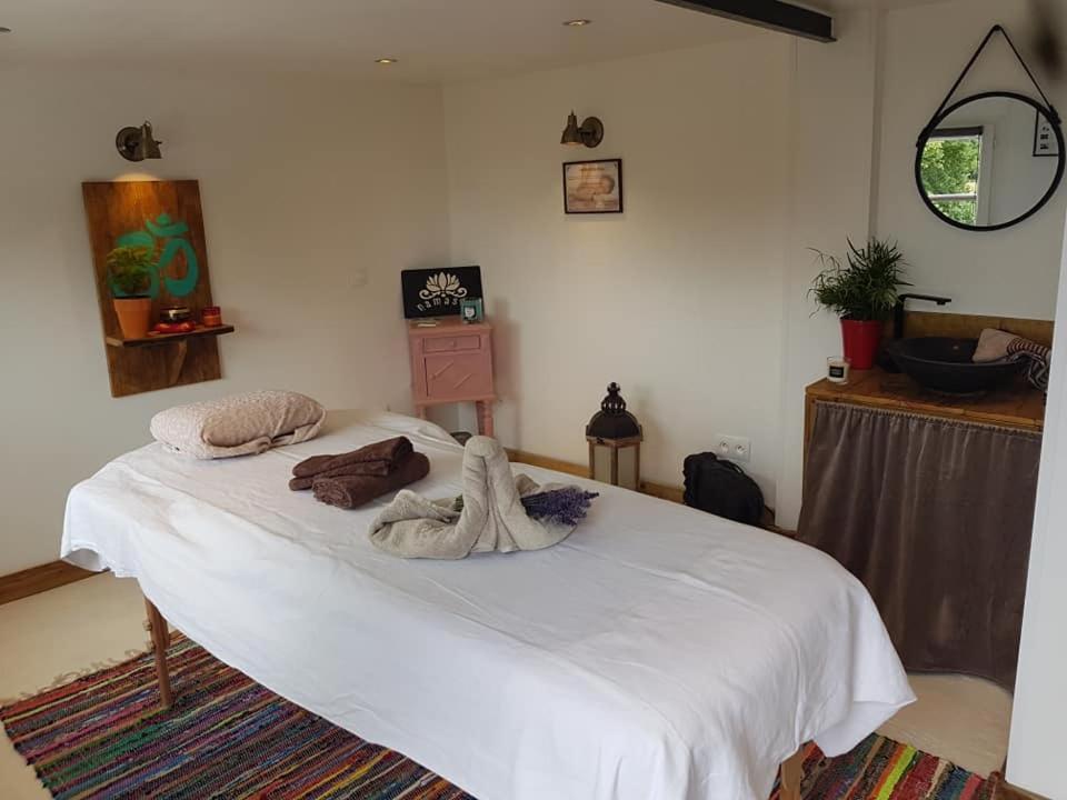Bed and Breakfast La Belmontaise Beaumont-sur-Sarthe Exterior foto